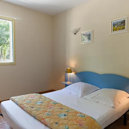 Provencal-style Maisonette With Communal Pool
