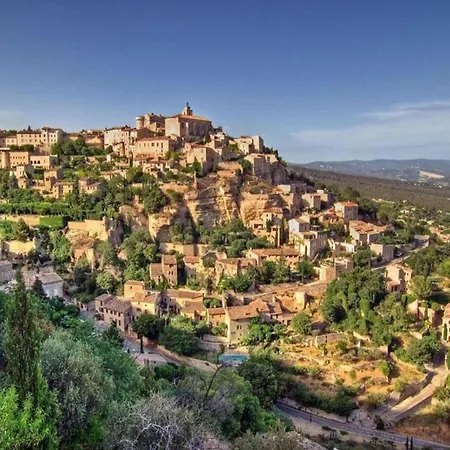 Provencal-style Maisonette With Communal Pool *