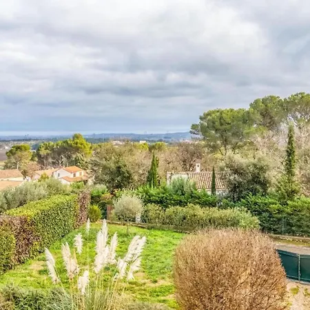 Provencal-style Maisonette With Communal Pool